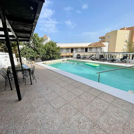Con Jardin Y Piscina Privada Zona Burriana * 네르하