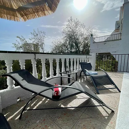Con Jardin Y Piscina Privada Zona Burriana * 네르하